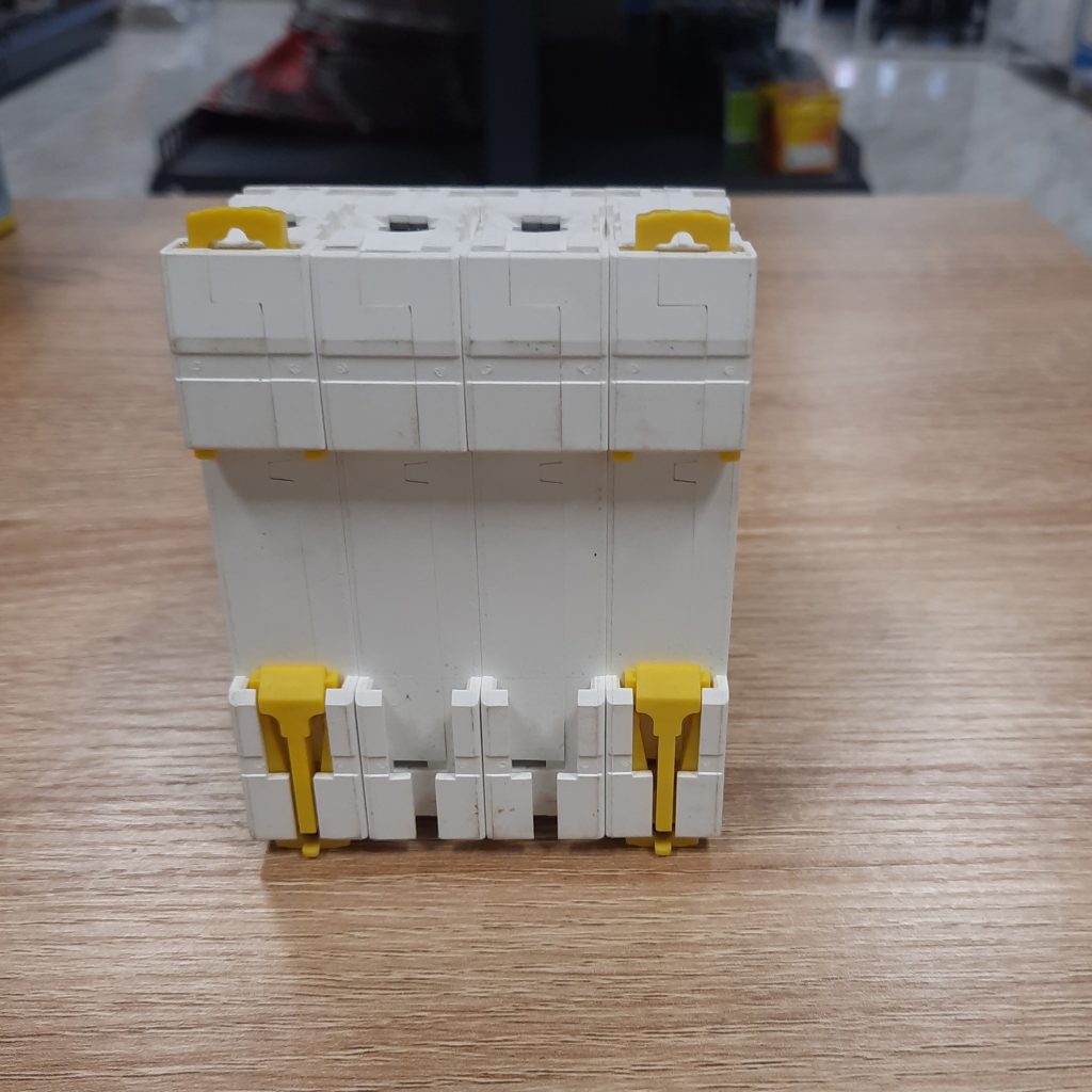 32A 4P Schneider MCB - Anaf