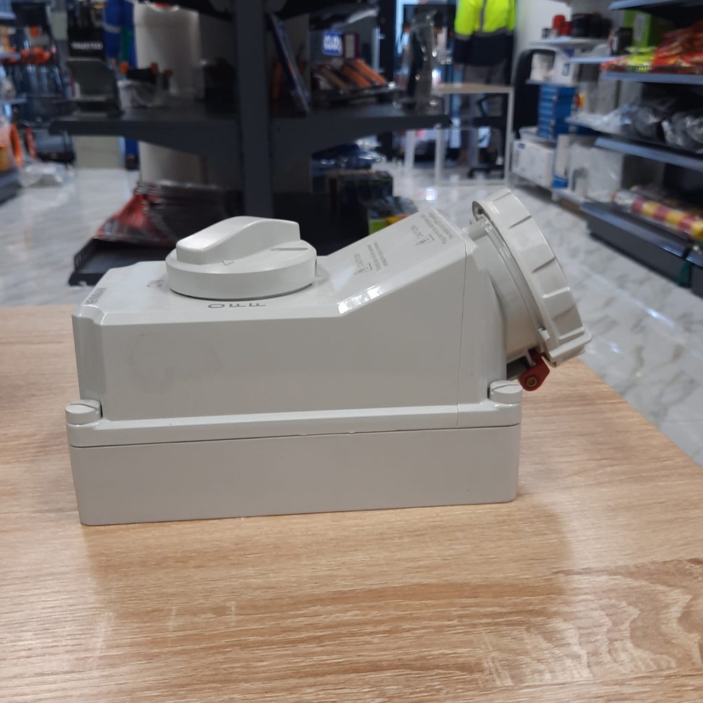 Newman Switchable IP67 Industrial Interlock Socket - Anaf